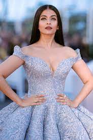 Aishwarya rai bachchan is an indian actress and the winner of the miss world 1994 pageant. Aishwarya Rai Bachchan Bollywood Star Und Tochter In Klinik Gala De