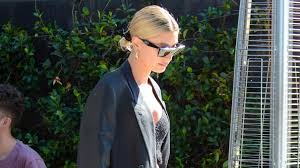 Steal hailey bieber's eyewear style with these versace ve2176 frames, featuring the cute gold versace lion head on the lens. Hailey Bieber Hailey Bieber Nails This Tricky To Pull Off Street Style Move