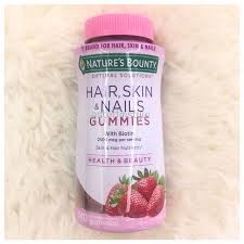 Vitamin e contributes to skin health, and vitamin c is involved in collagen production and formation, which forms the basis for vibrant skin. Nature S Bounty Hair Skin And Nails With Biotin 140 Gummies Shopee Philippines