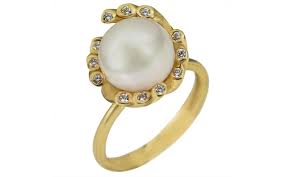Elegant Freshwater Pearl Ring In 14k Yellow Gold Set With Zirconia Stones