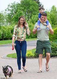 Danielle lloyd is an english model and television personality. Pregnant Danielle Lloyd Flashes Her Baby Bump In A Crop Top With Husband Michael O Neill Daily Mail Online