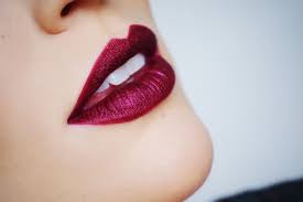 how to wear dark lipstick during the