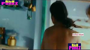 Karthika Nair Hot Bare Back show - video Dailymotion