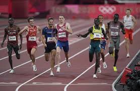Full replay of the race where jamaica's usain bolt wins gold for the third time in a row in the men's 100m, defeating 2004 olympic champion justin gatlin fro. Peh2fjid35 N9m