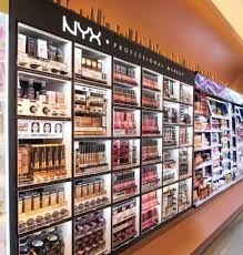 15 cosmetics retail display ideas with