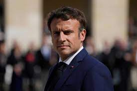 Remaniement : combien de temps Emmanuel Macron peut-il prendre pour former  son nouveau gouvernement ?