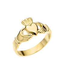 las um claddagh ring in 18k gold