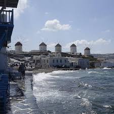 Greece banned music in restaurants and bars and restricted movement on its popular holiday island of mykonos on saturday after a rise in new coronavirus infections there. Mykonos Infos News Startseite Facebook