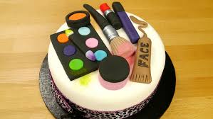 s makeup kit cake at rs 1000 piece