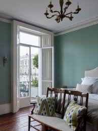 Crafting a modern victorian aesthetic is all about pairing newer pieces with more classic ones. 75 Beautiful Victorian Bedroom Ideas Designs May 2021 Houzz Uk