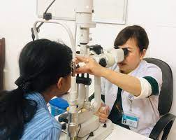 Mắt bé gái 13 tuổi bị mù vì tiêm filler nâng mũi có dấu hiệu cải thiện -  Báo Người lao động