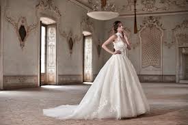 Dai un'occhiata alla nostra straordinaria selezione di abiti da sposa alla moda. Gruppo Vela S R L Abiti Da Sposa Putignano Bari