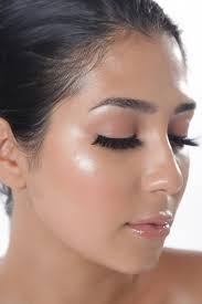 glossy makeup look by charma thompson