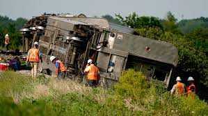 Amtrak train derails in Missouri: 3 ...