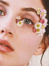 how to wear real flowers on your eyes