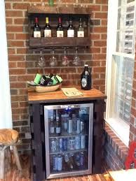 Pallet projects Beverage cooler cover and wine rack made out of