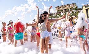 Beach club most popular and most biggest beach club antalya / kemer i̇nstagram : Entertainment Utopia World Hotel Alanya Antalya