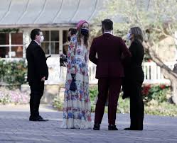 Fast forward five months and the change up star is revealing that her dress will be designed by none other than monique lhuillier. Olivia Wilde With Harry Styles At His Agent S Wedding In Montecito Gotceleb