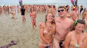 Naked Canadian students having tremendous fun at the beach | voyeurstyle.com