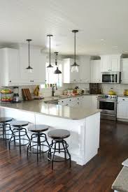 use of white kitchen cabinets