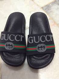 preloved gucci flip flops in black