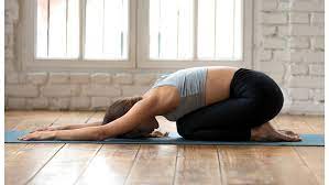 Der abschluss des artikels bildet ein video mit yoga übungen für zuhause. 9 Yoga Ubungen Fur Anfanger Women S Health