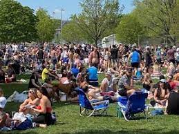 2020 top things to do in toronto. Social Media Erupts As Thousands Pictured At Toronto S Trinity Bellwoods Park National Post
