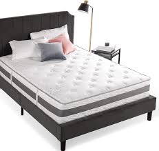 At around 250lbs, i'm a pretty big guy and would constantly wake up with pain in my back, shoulders and hips with my old. Amazon Com Zinus 12 Inch Green Tea Cooling Swirl Memory Foam Hybrid Mattress Pocket Innersprings For Motion Isolation Edge Support Queen Furniture Decor