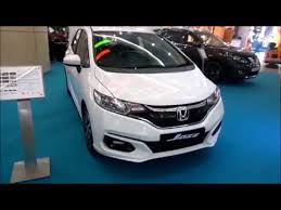 Honda jazz 1.5 v mt is a 5 seater hatchback available at a starting price of ₱868,000 in the philippines. Honda Jazz 1 5v 2017 Exterior Interior Youtube