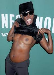 Beverly Grace Jones Nude In Public (15 Photos) | #The Fappening