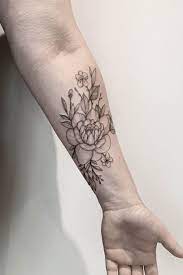 Tatouage pivoine - La Peau Dure - tatouage floral fin | Tatouage floral,  Tatouage, Beau tatouage