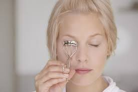 First of all, to use the eyelash curler the eyelashes must be removed. Learn How To Use An Eyelash Curler Efficiently For A Natural Look