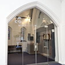 Arched Frameless Glass Screen And Door