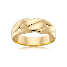 yellow gold patterned wedding ring