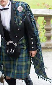 how the traditional scottish cloak or