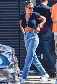 'we all have our stuff' sofia richie's mom thinks scott disick is a 'really. Sofia Richie Spruces Up Her Mom Jeans With Pricey Pink Hermes Bag Gifted By Dad Lionel Richie Express Digest