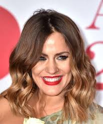 See more ideas about caroline flack, new face and caroline flack hair. Caroline Flack Medium Wavy Brunette And Blonde Two Tone Bob Haircut