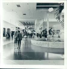 1968 press photo natick mall scene