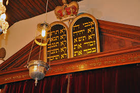 guide to the synagogue sanctuary from