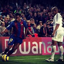 What do you think of when you imagine a killer? Footballfunnys On Twitter When Roberto Carlos Was Just Enjoying Ronaldinho S Tekkers