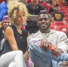 Chelsie kyriss is basketball player antonio brown's girlfriend who is an american wide receiver for the national football league (nfl) new english patriots. Celebnsports247 Internet S Sports Gossip News Source