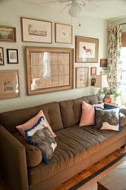 pretty ways to decorate with a brown sofa