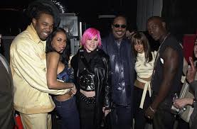 She was the niece of kelly's manager at the time, barry hankerson. The True Story Of Aaliyah And R Kelly S Relationship Biography