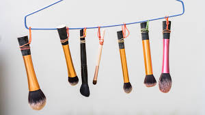 4 ways to dry your makeup brushes that