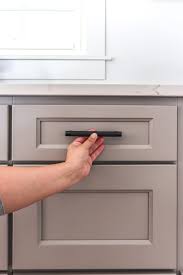 kitchen cabinet handle placement dos