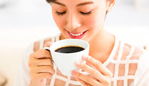 Uống cà phê, trà nhiều làm sao để giữ răng trắng?
