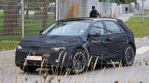 De ioniq 5 73 kwh awd (2021) is een volledig elektrische auto met een realistisch rijbereik van 400 km. Hyundai Ioniq 5 2021 Mit Serienkarosserie Gesichtet