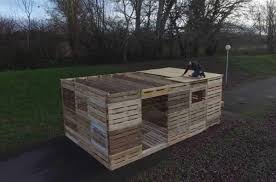 build a shelter from pallets