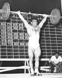 Anche se, a livello maschile, il sollevamento pesi non ha fatto parte del programma olimpico solamente nelle edizioni del 1900, 1908 e 1912 . Sollevamento Pesi Sporthistoria