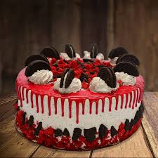 That rich red color is stunning and paired with a cream cheese frosting, you can't really go wrong. Oreo Red Velvet Cake 2lbs Online Cake Delivery Pakistan Sendflowers Pk